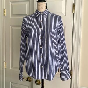 Tommy Hilfiger buttons down shirt